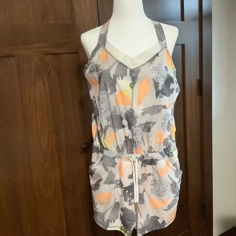 EUC rare Lululemon The Runsie size 4 romper